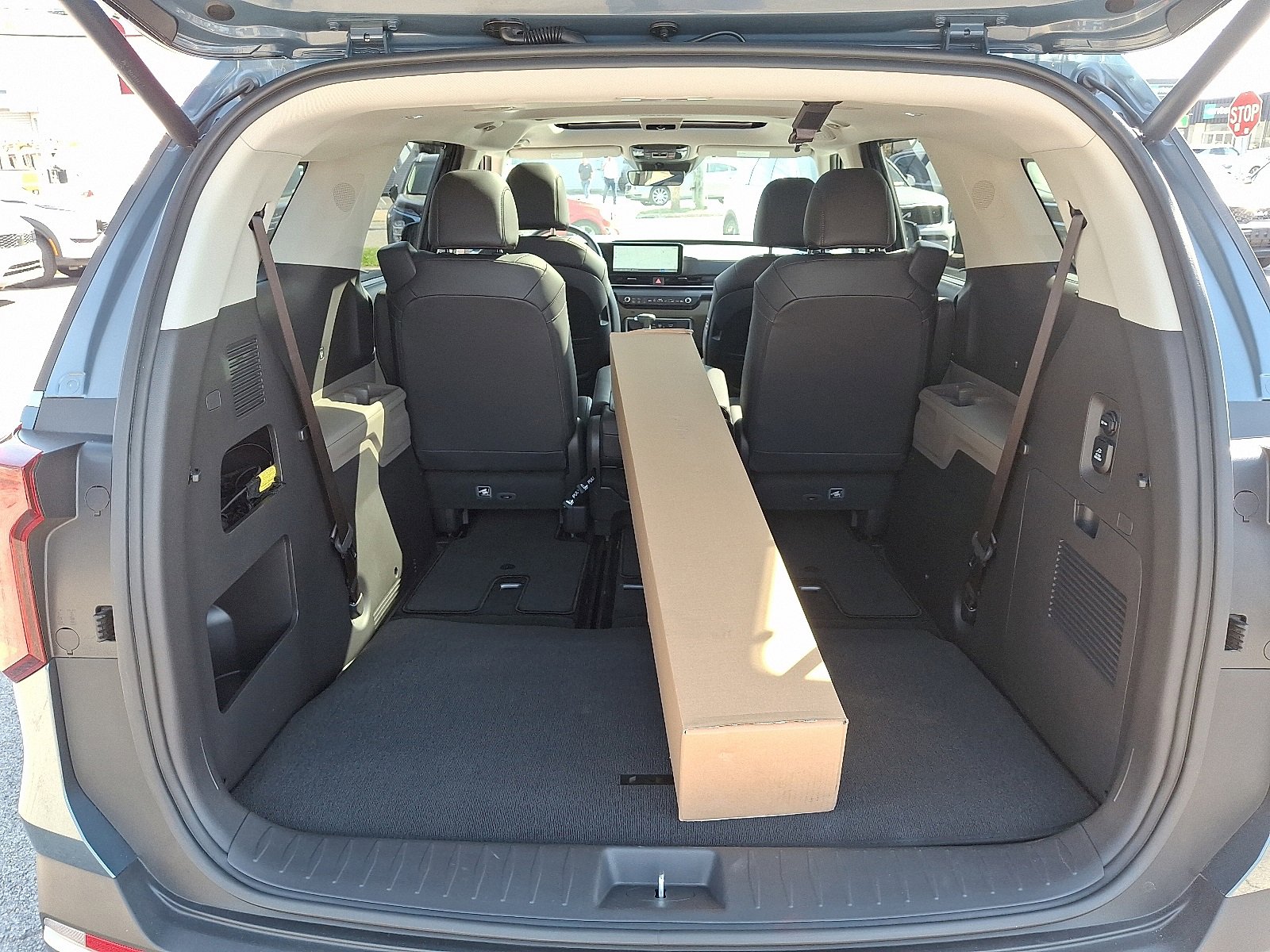 Used 2025 Kia Carnival SX image 30