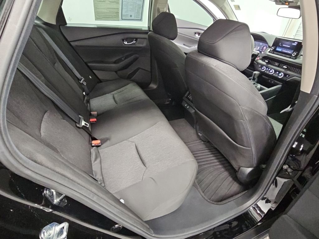 Used 2025 Honda Accord SE image 32