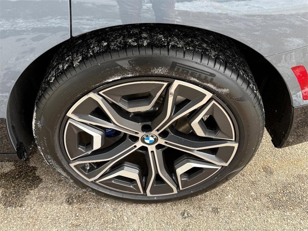Used 2024 BMW iX xDrive50 w/ Sport Package image 6