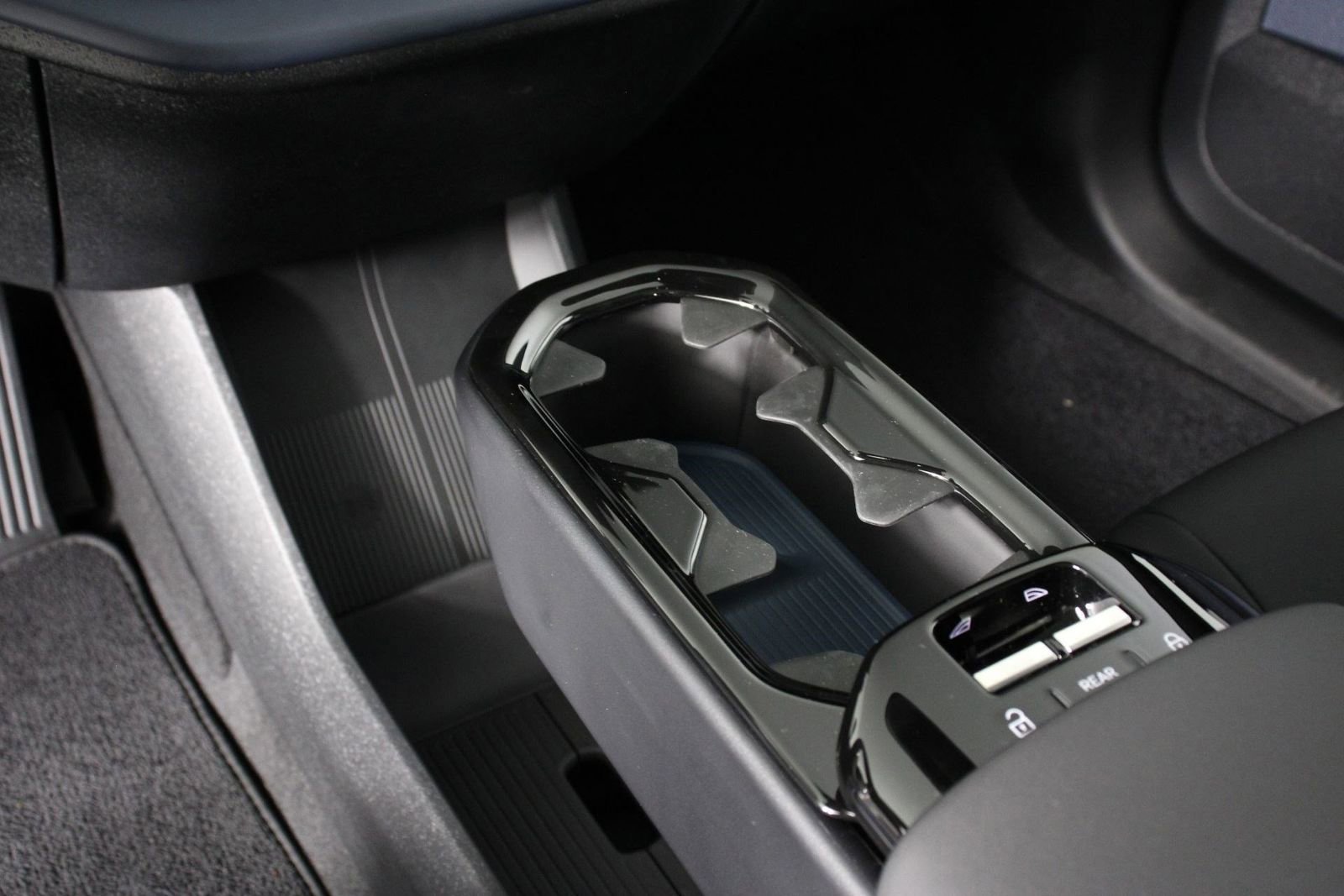 New 2026 Volvo EX30 Plus AWD/4WD image 7