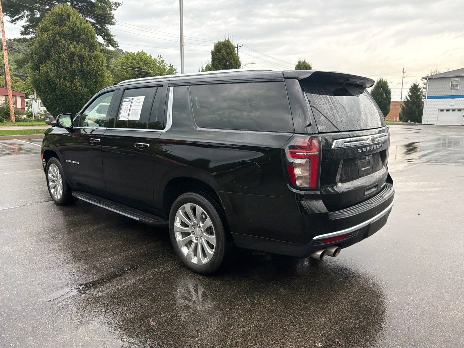 Used 2022 Chevrolet Suburban Premier AWD/4WD image 3