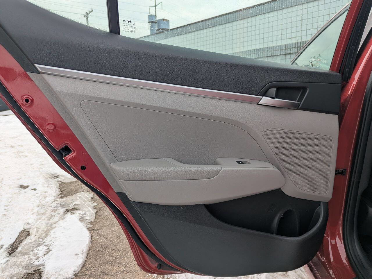 Used 2019 Hyundai Elantra SE FWD image 14