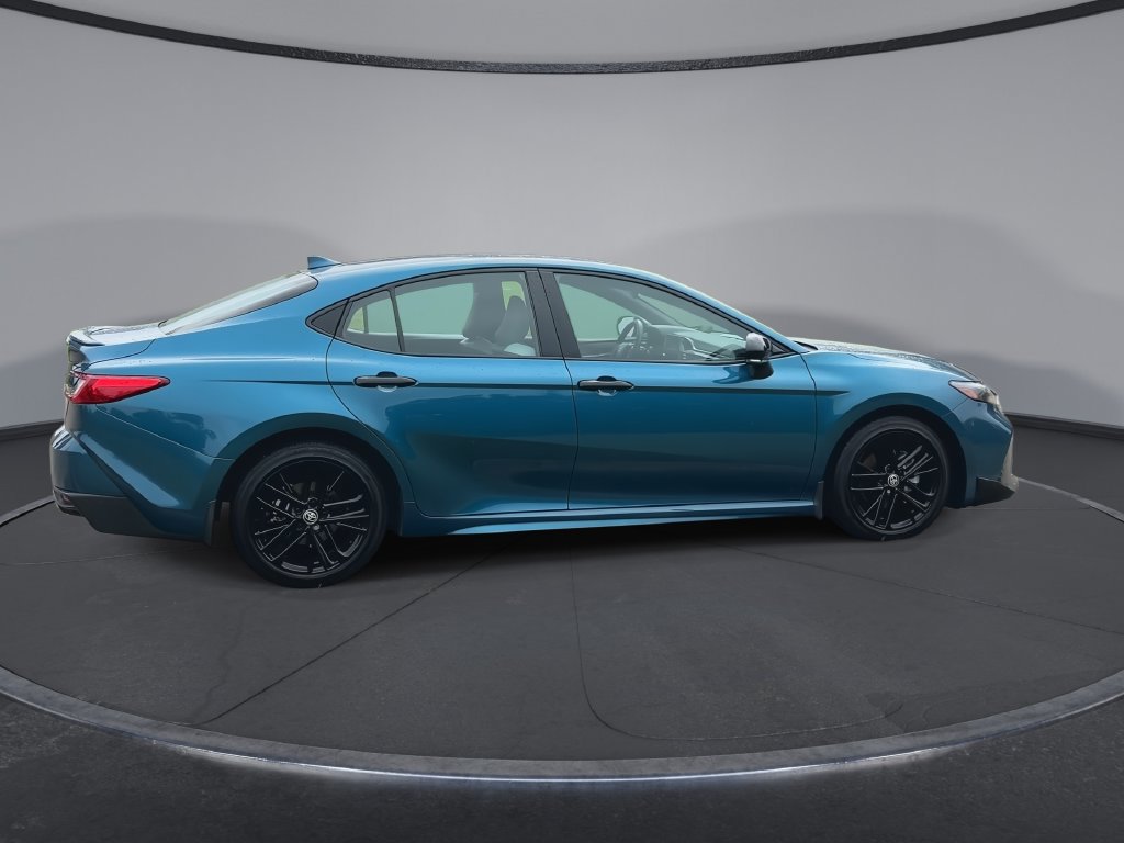 Used 2025 Toyota Camry SE FWD image 9