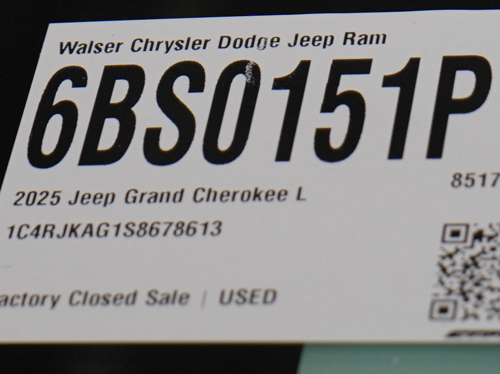 Used 2025 Jeep Grand Cherokee L Laredo AWD/4WD image 31