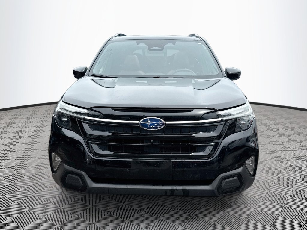 Used 2025 Subaru Forester Touring AWD/4WD image 2