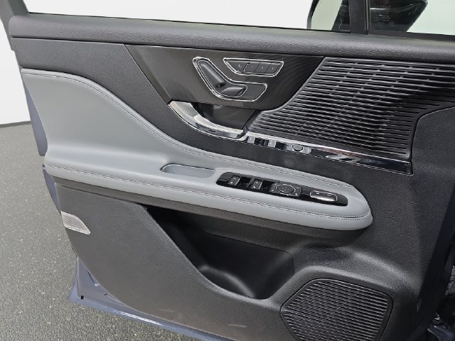 Certified 2022 Lincoln Corsair AWD w/ Equipment Group 101A image 24