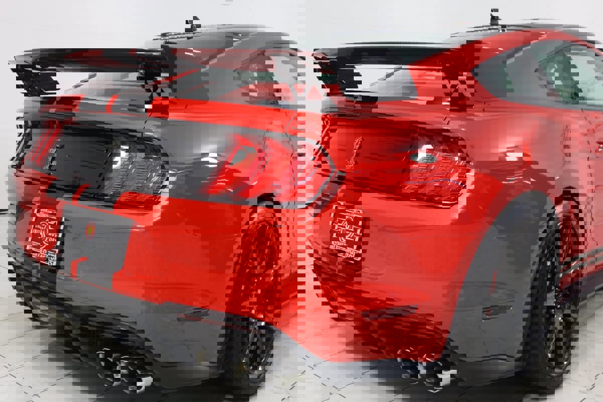 Used 2022 Ford Mustang Shelby GT500 w/ Carbon Fiber Track Pack image 32