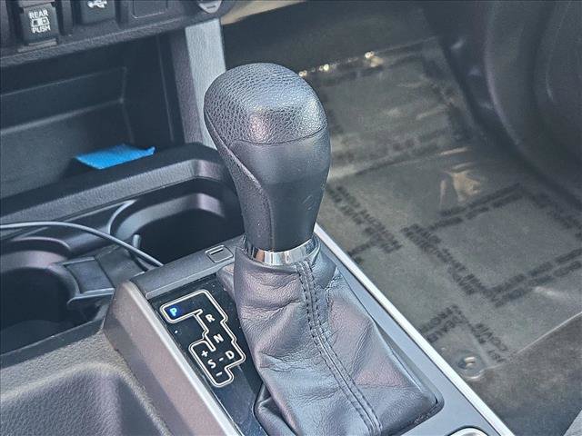 Used 2022 Toyota Tacoma SR5 w/ Technology Package RWD image 12