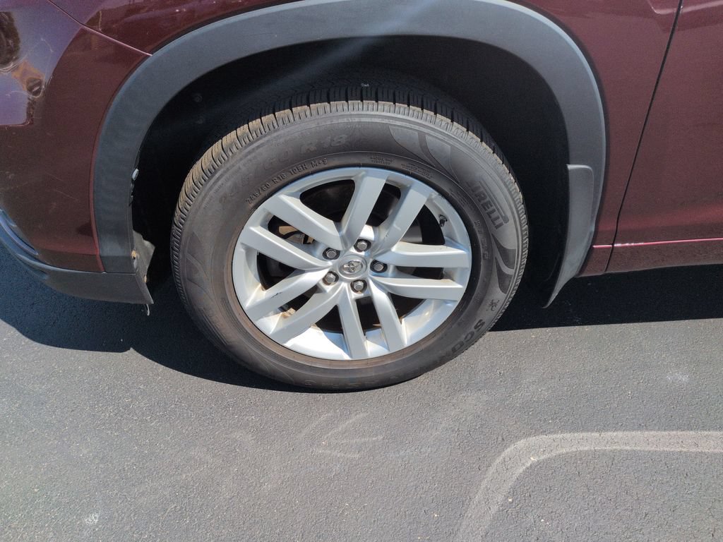 Used 2014 Toyota Highlander LE FWD image 28