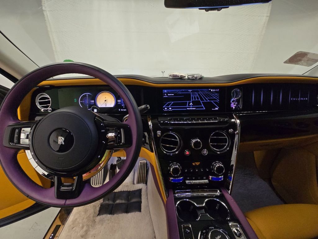 Used 2025 Rolls-Royce Cullinan image 4