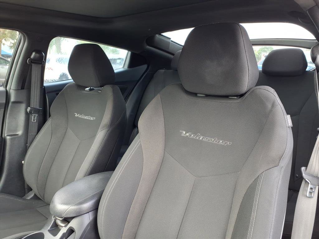 Used 2017 Hyundai Veloster Value Edition image 14