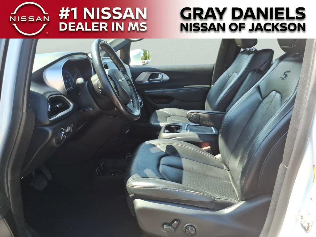 Used 2020 Chrysler Pacifica Touring-L Plus FWD image 22