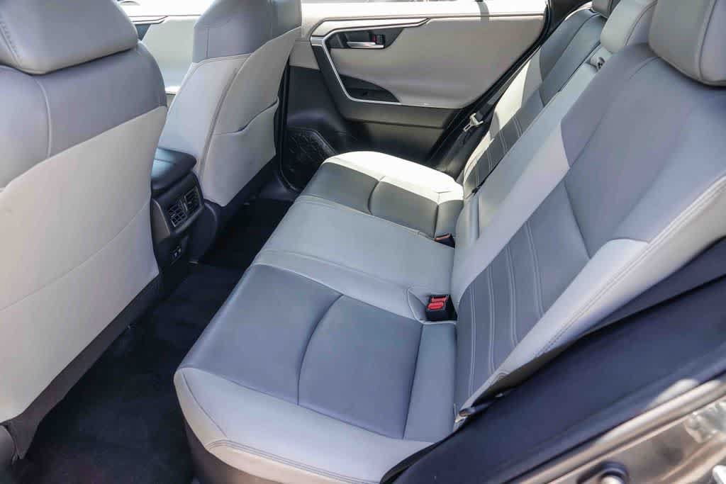 Used 2020 Toyota RAV4 Limited w/ Carpet Mat Package AWD/4WD image 17