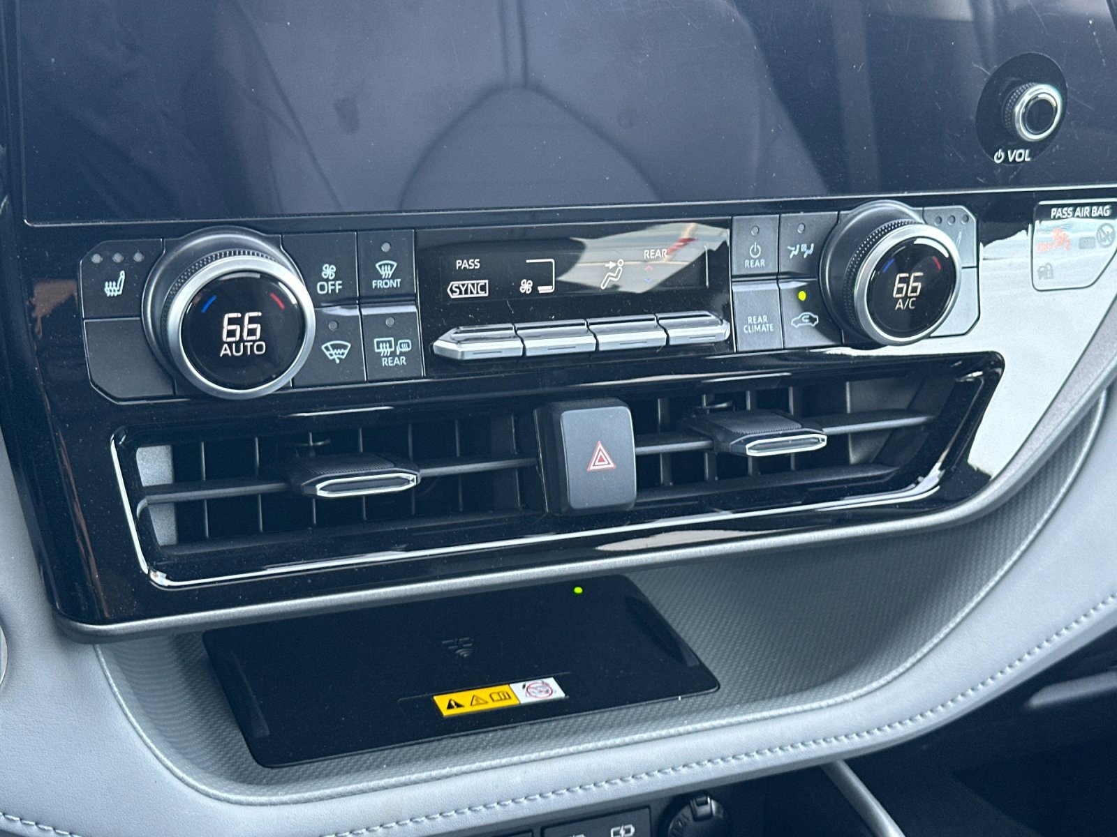 Used 2025 Toyota Highlander XLE image 20