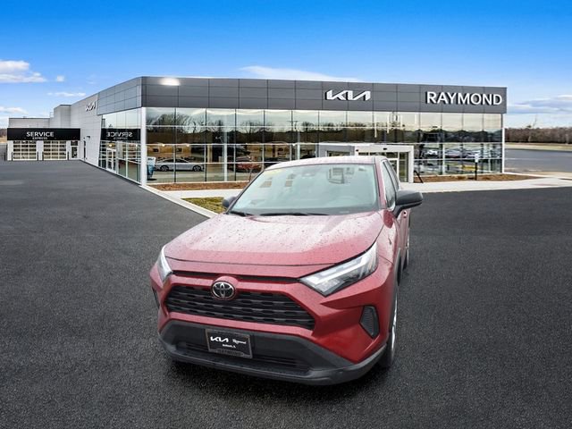 Used 2023 Toyota RAV4 LE FWD image 7