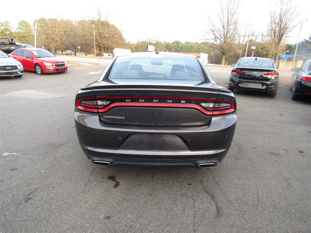 Used 2015 Dodge Charger SE w/ Sport Appearance Group image 8