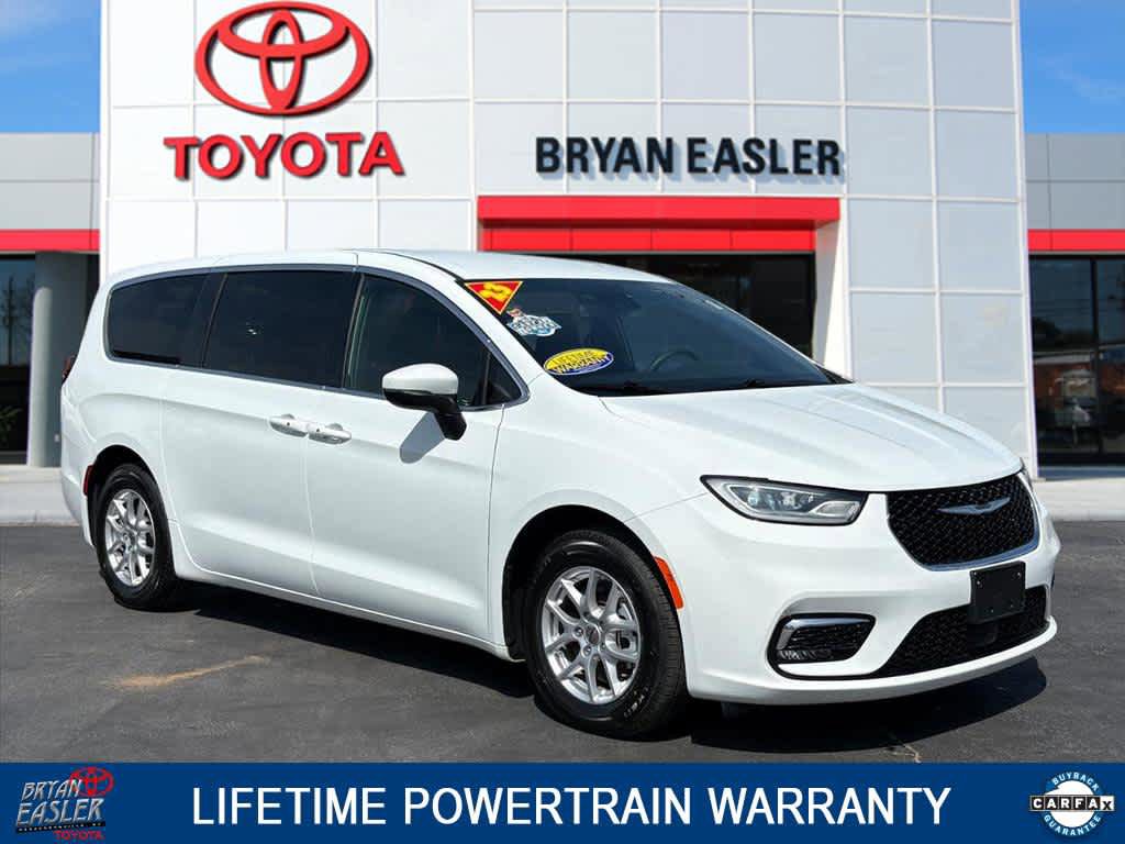 Used 2023 Chrysler Pacifica Touring FWD video 1