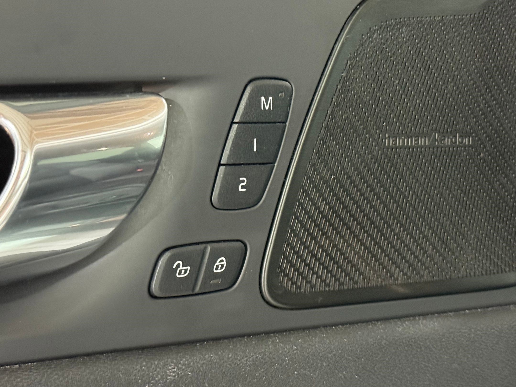 Used 2019 Volvo XC60 T5 Inscription w/ Protection Package Premier image 19