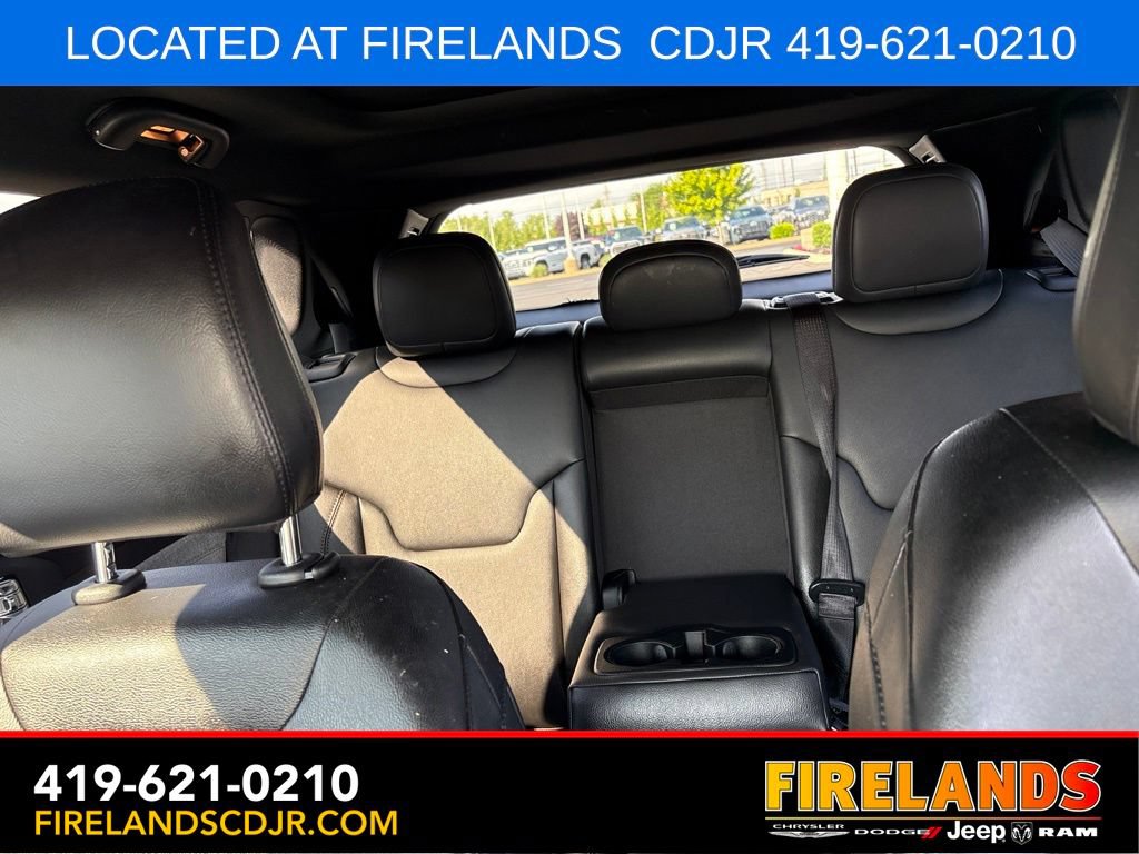 Used 2024 Jeep Compass Latitude w/ Sun and Sound Group AWD/4WD image 16