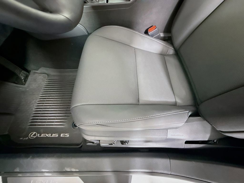 Used 2025 Lexus ES 300h w/ Premium Package image 19