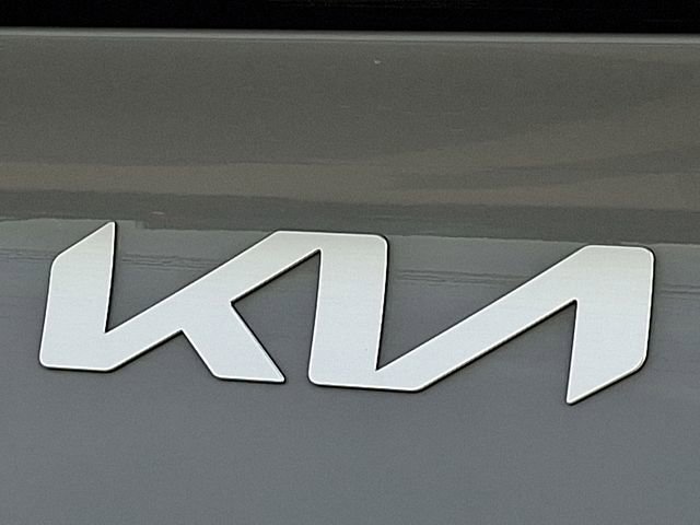 Used 2025 Kia Sportage SX image 32