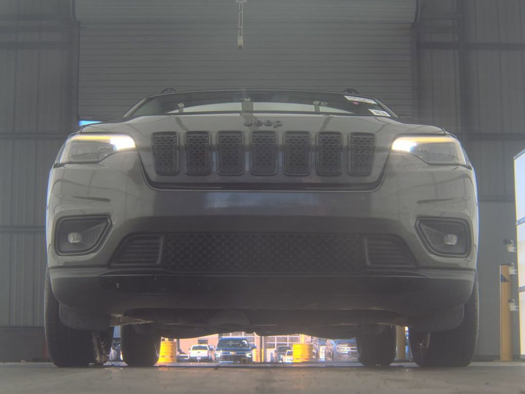 Used 2019 Jeep Cherokee Latitude Plus image 3