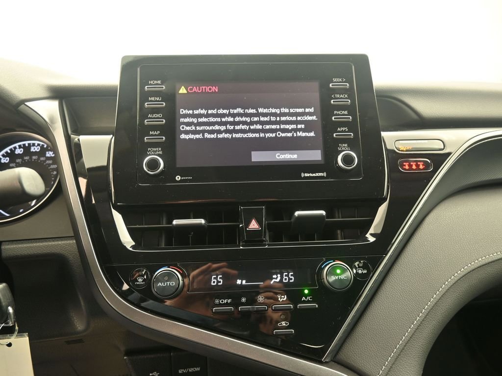 Used 2024 Toyota Camry SE image 9