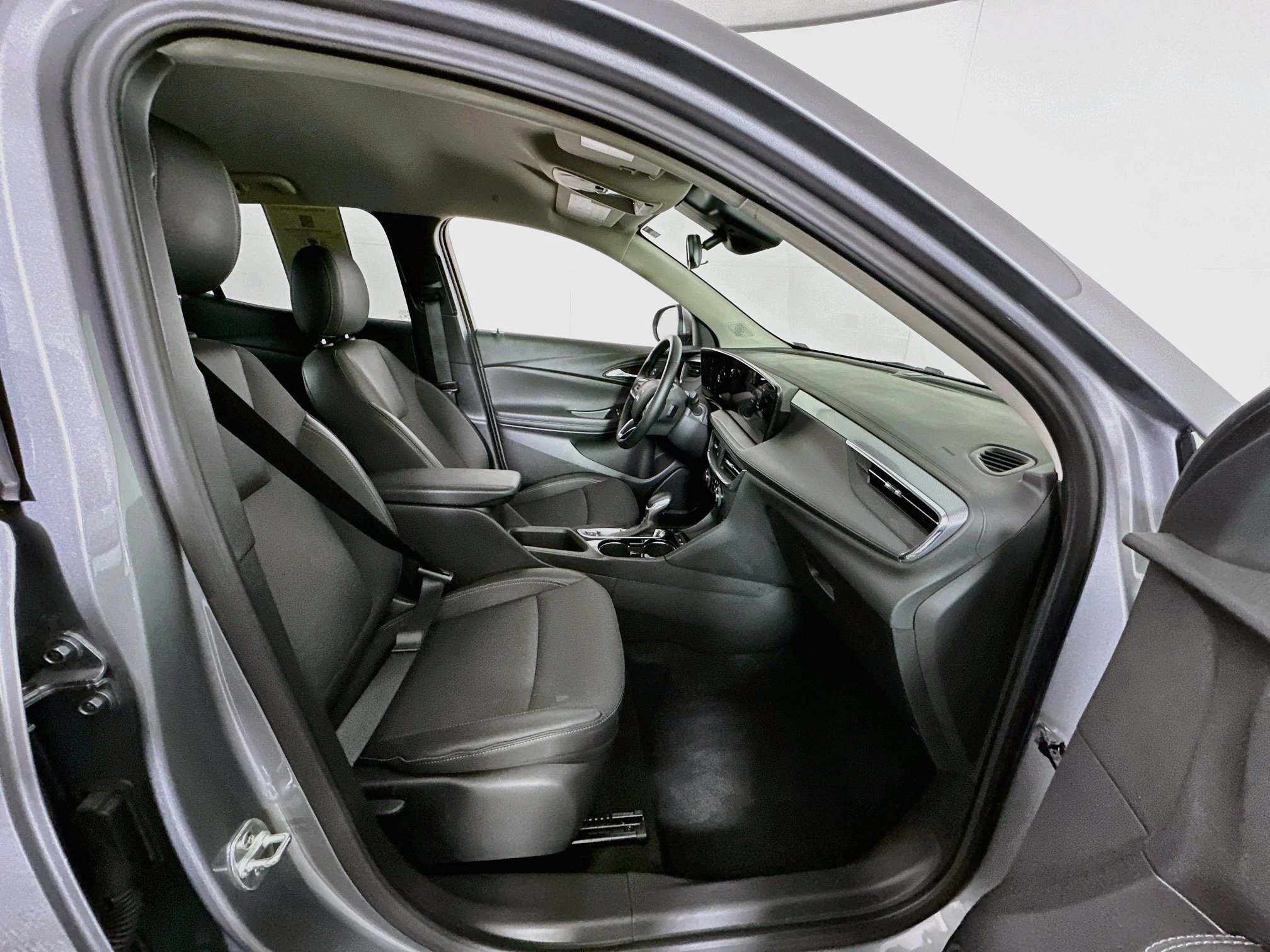 Used 2025 Buick Encore GX Preferred FWD image 32
