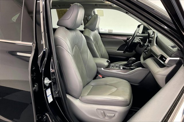 Used 2021 Toyota Highlander Platinum image 6