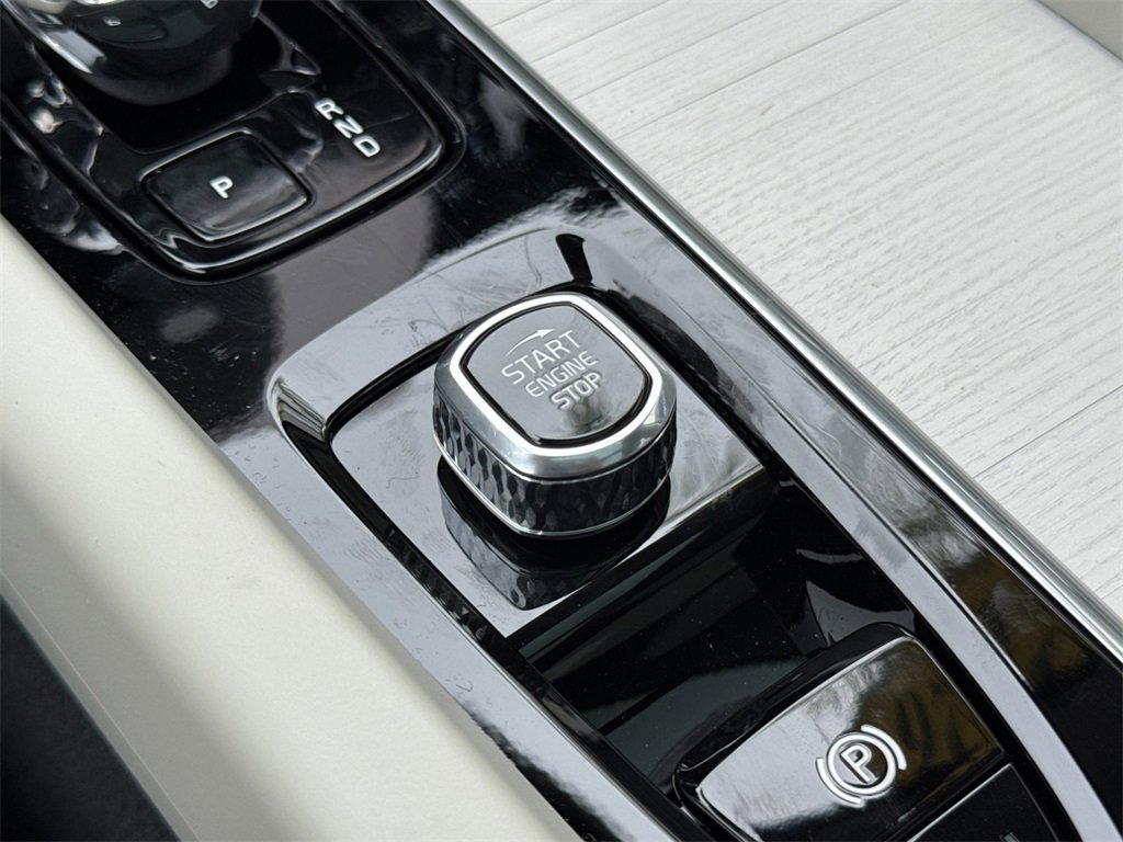 New 2026 Volvo XC60 T8 Ultra w/ Climate Package image 22