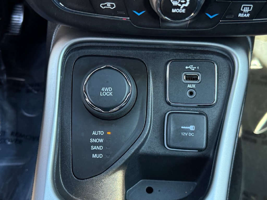 Used 2020 Jeep Compass Latitude w/ Popular Equipment Group AWD/4WD image 19