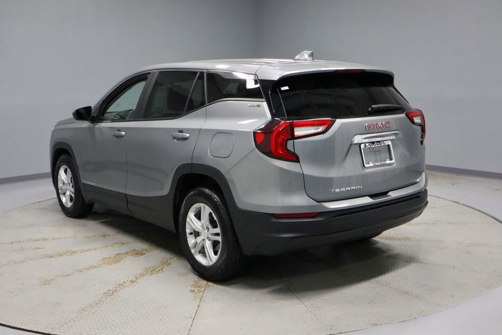 Used 2024 GMC Terrain SLE FWD image 8