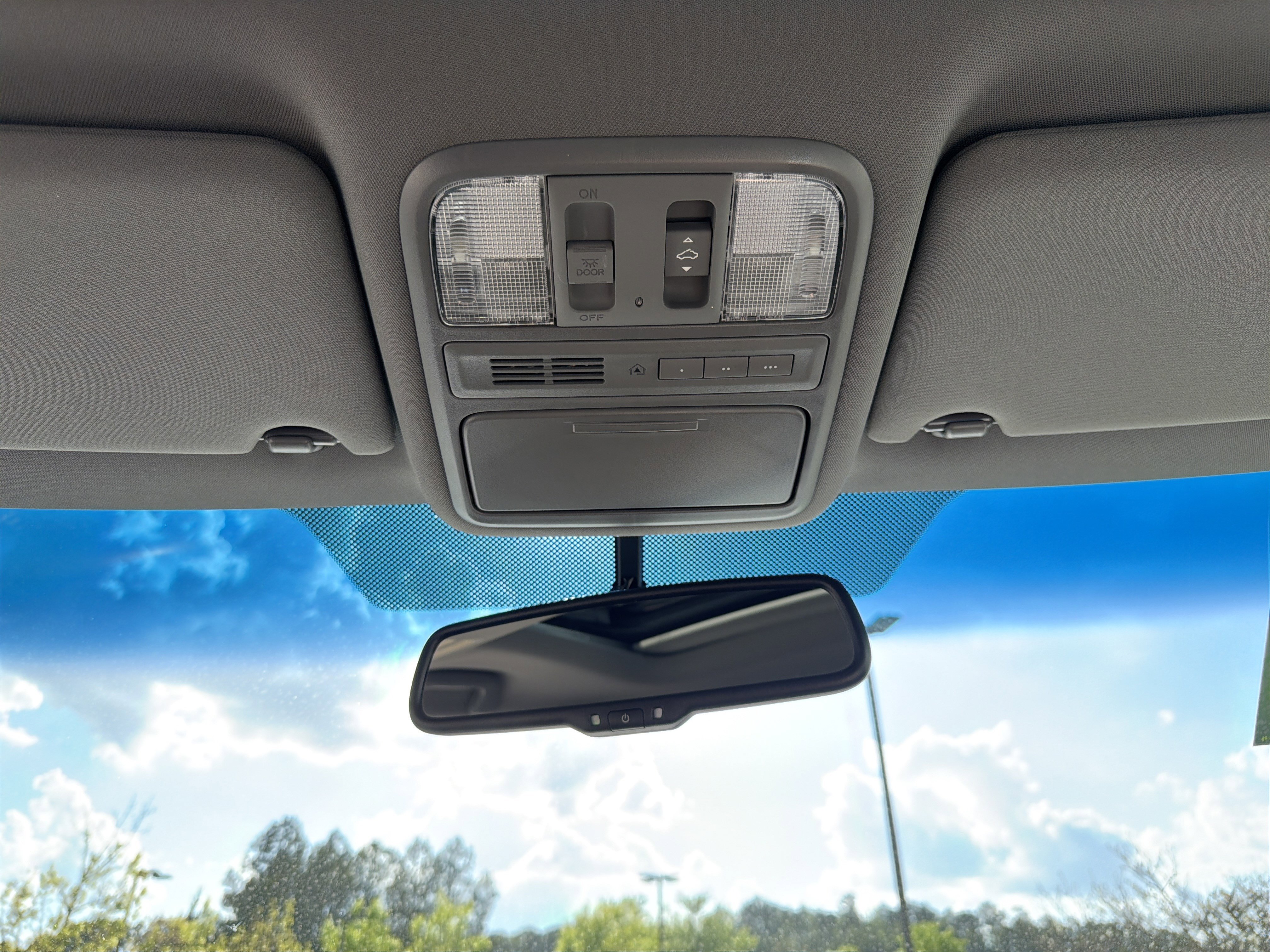 Used 2010 Honda Pilot Touring image 5