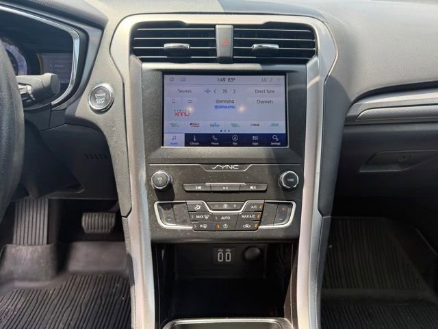 Used 2020 Ford Fusion SE FWD image 15