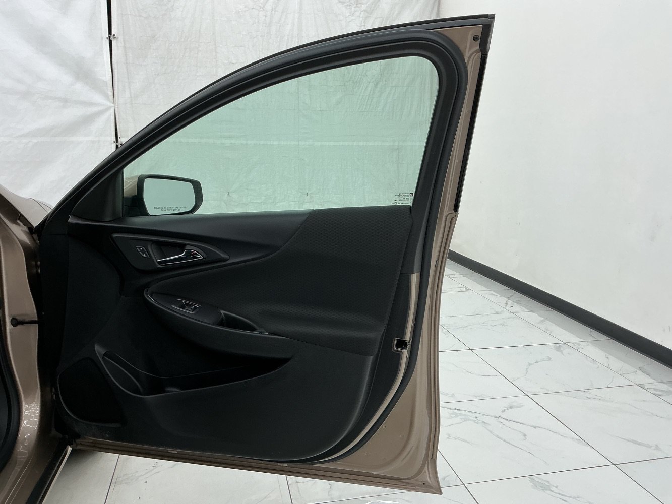 Used 2018 Chevrolet Malibu LT FWD image 19