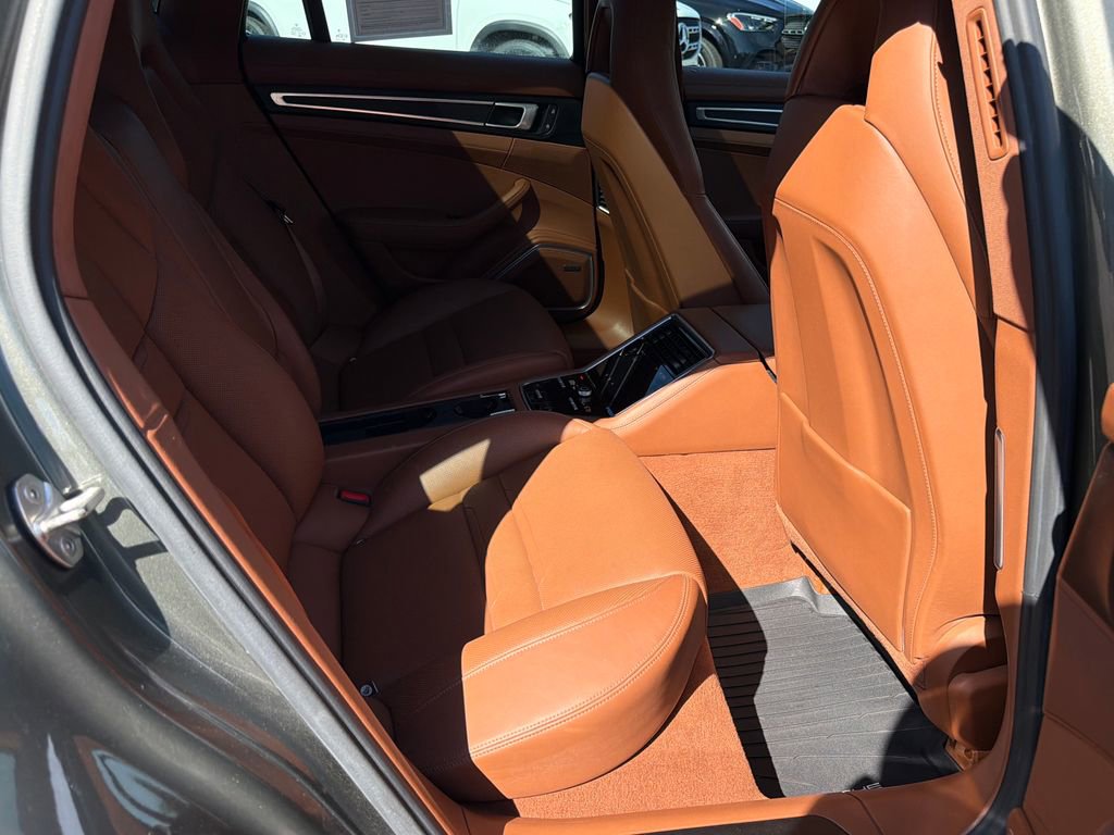 Used 2022 Porsche Panamera image 36
