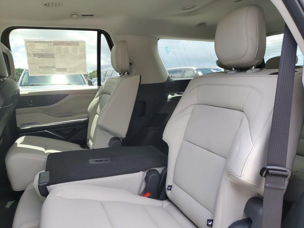New 2026 Lincoln Navigator Premier AWD/4WD image 12
