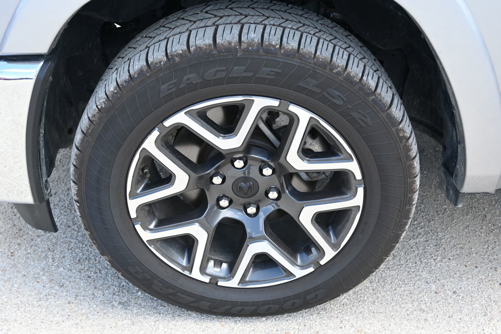 Used 2025 RAM 1500 Laramie AWD/4WD image 7