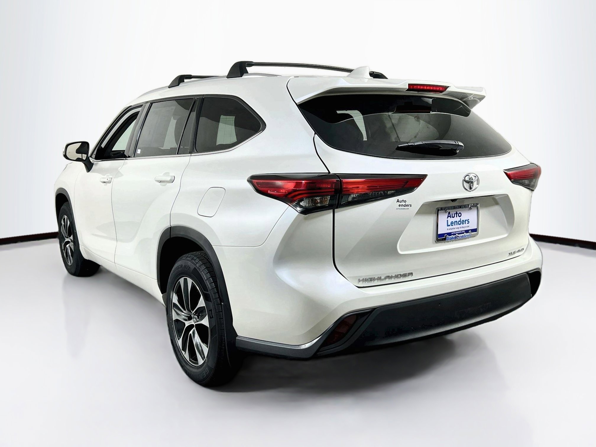 Used 2021 Toyota Highlander XLE AWD/4WD image 7