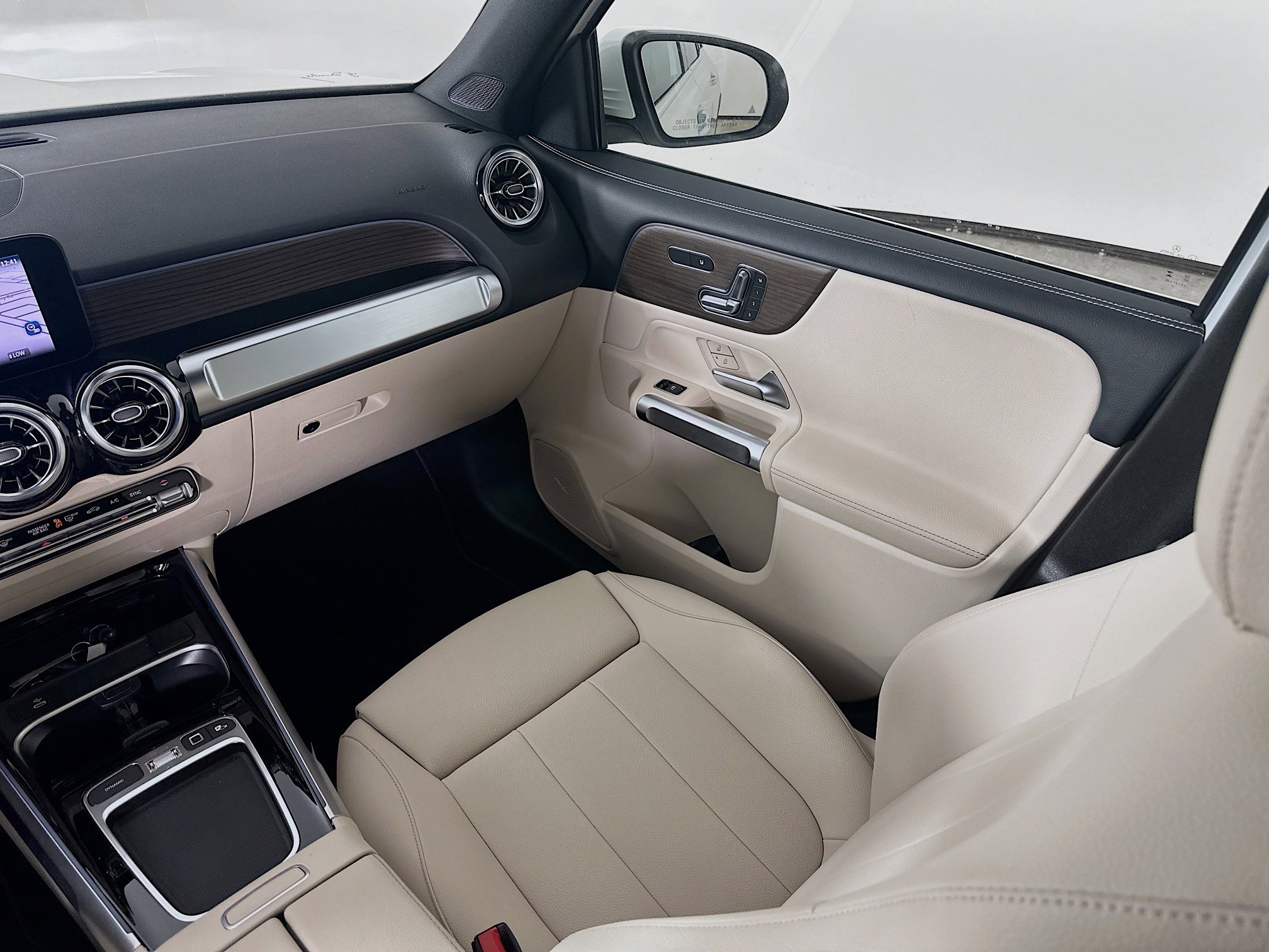 Certified 2025 Mercedes-Benz GLB 250 4MATIC image 30