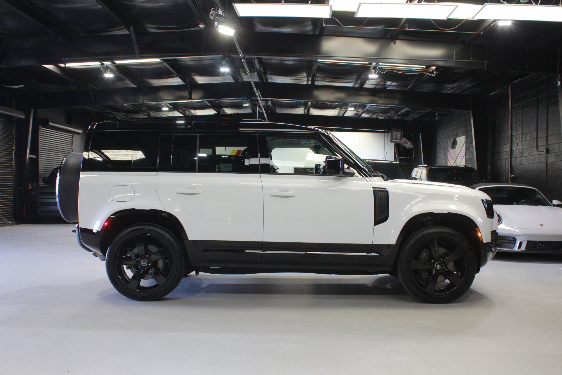 Used 2025 Land Rover Defender 110 X-Dynamic SE AWD/4WD image 78