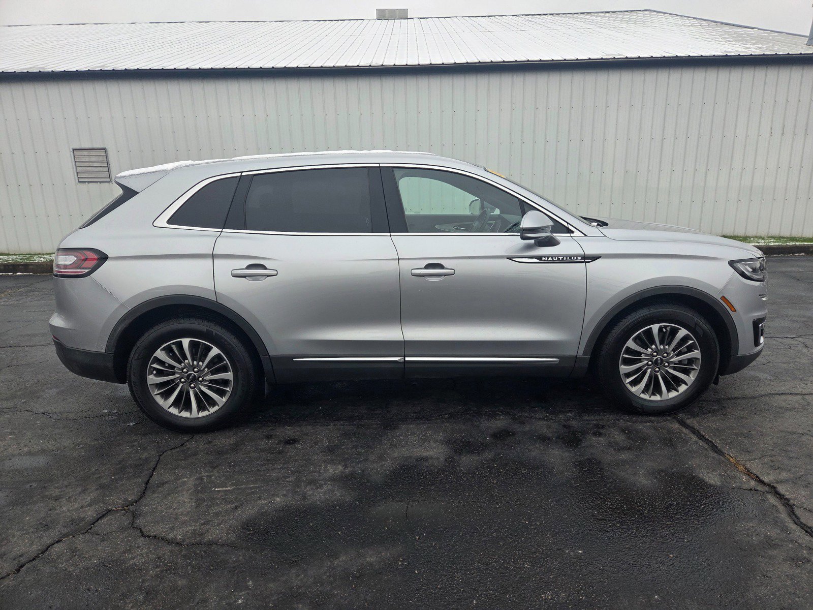 Used 2020 Lincoln Nautilus Premier w/ Equipment Group 101A image 2