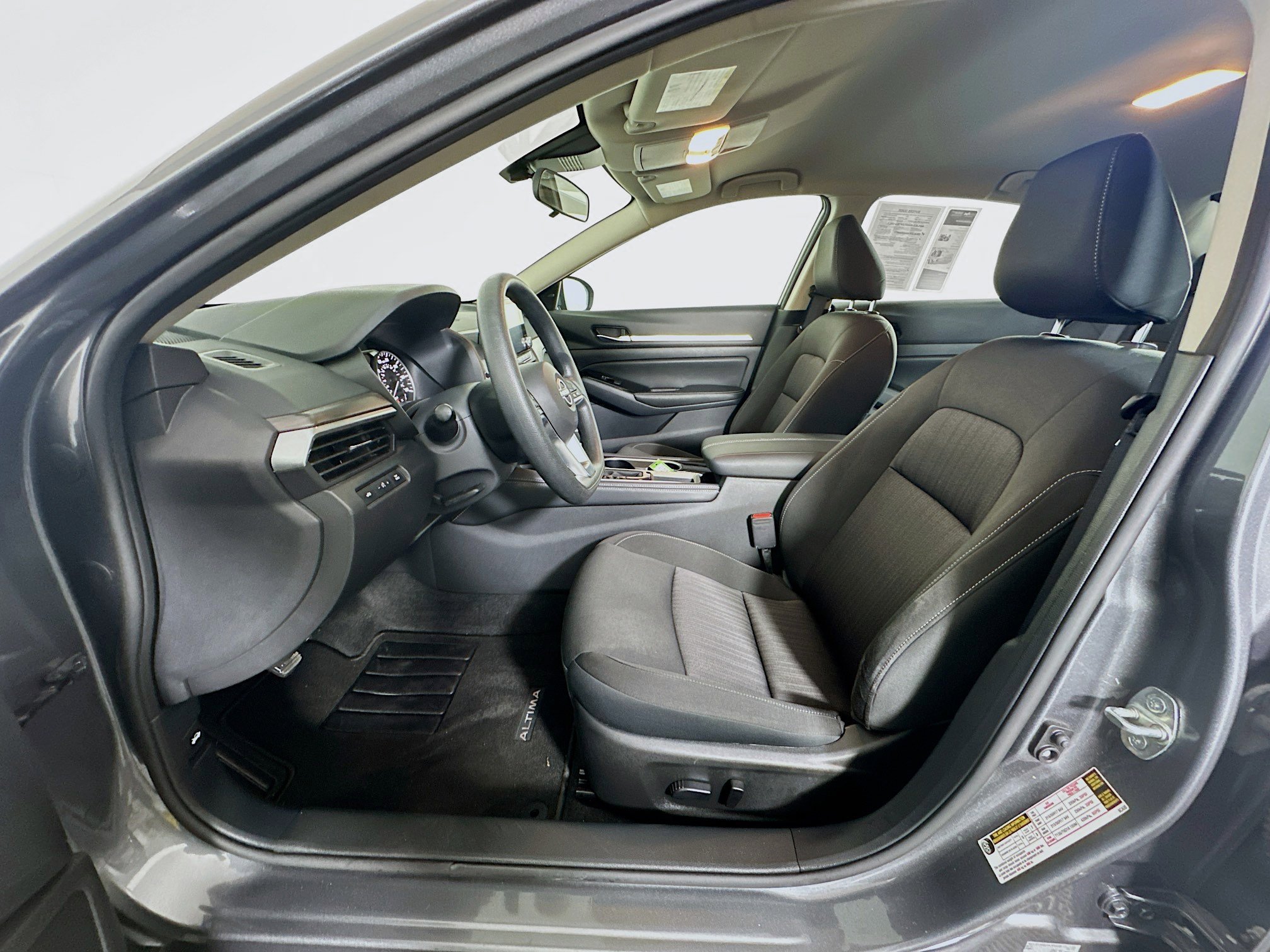 Used 2023 Nissan Altima 2.5 SV FWD image 13