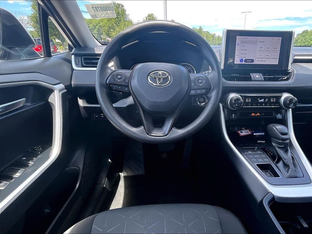 Used 2025 Toyota RAV4 XLE AWD/4WD image 17