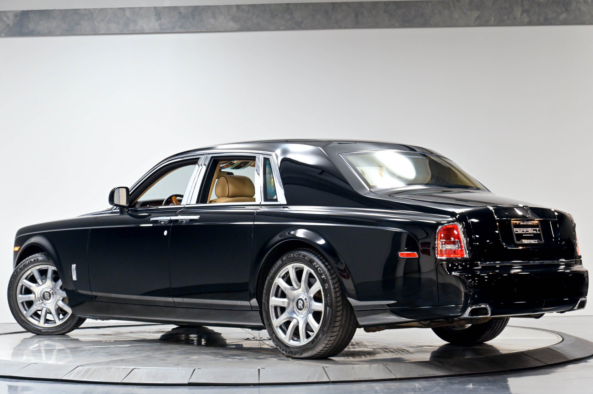 Used 2013 Rolls-Royce Phantom Sedan RWD image 71