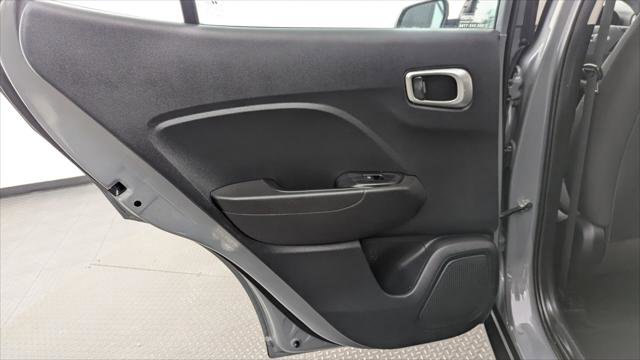 Used 2021 Hyundai Venue SE w/ Cargo Package image 16