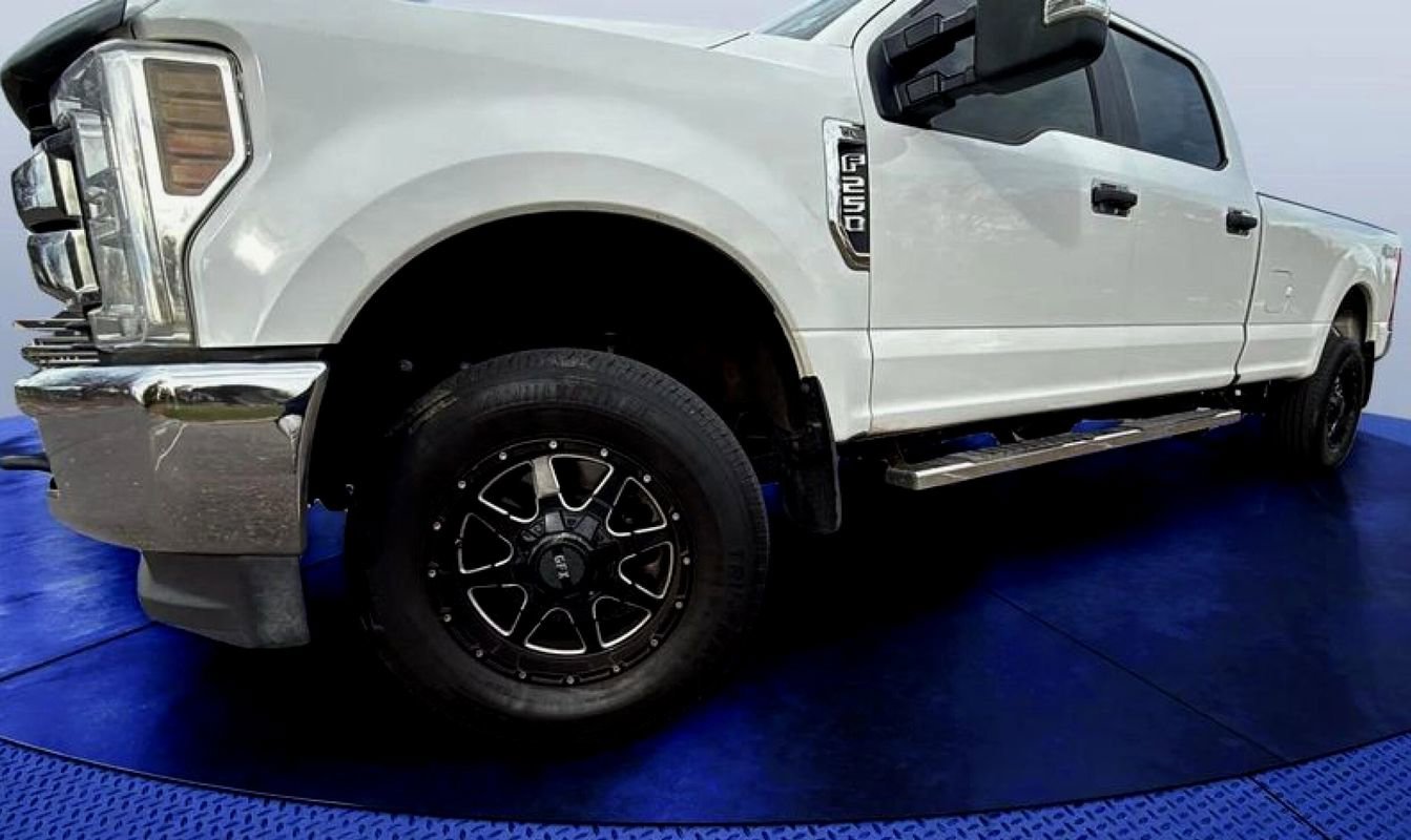 Used 2019 Ford F250 XL w/ Power Equipment Group image 20