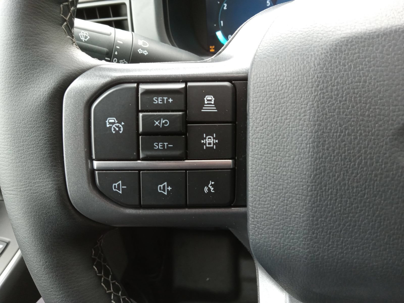 Used 2025 Ford F150 Lariat w/ Equipment Group 502A High AWD/4WD image 25