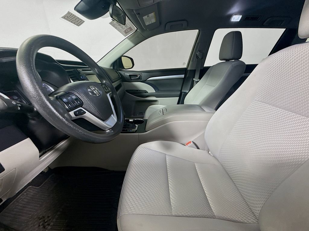 Certified 2019 Toyota Highlander LE image 19