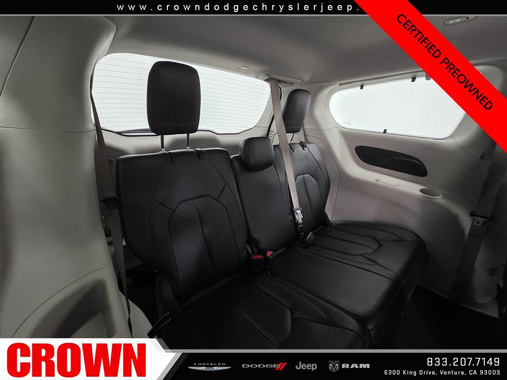 Certified 2020 Chrysler Pacifica Touring-L image 10